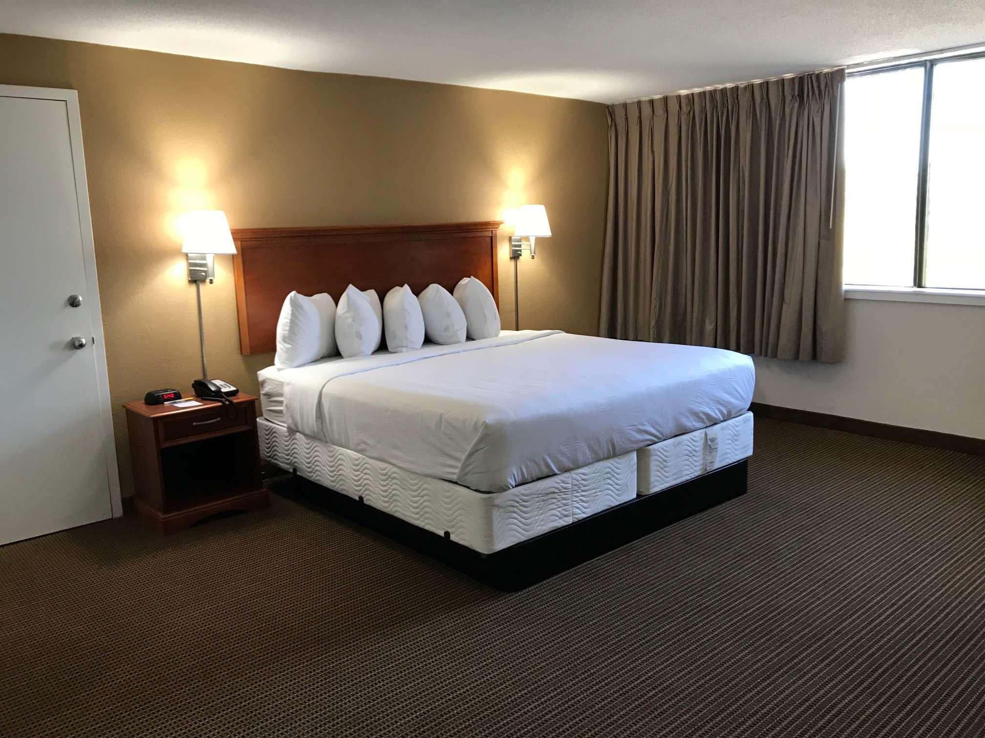 Days Inn & Suites By Wyndham Tallahassee Conf Center I-10 Экстерьер фото