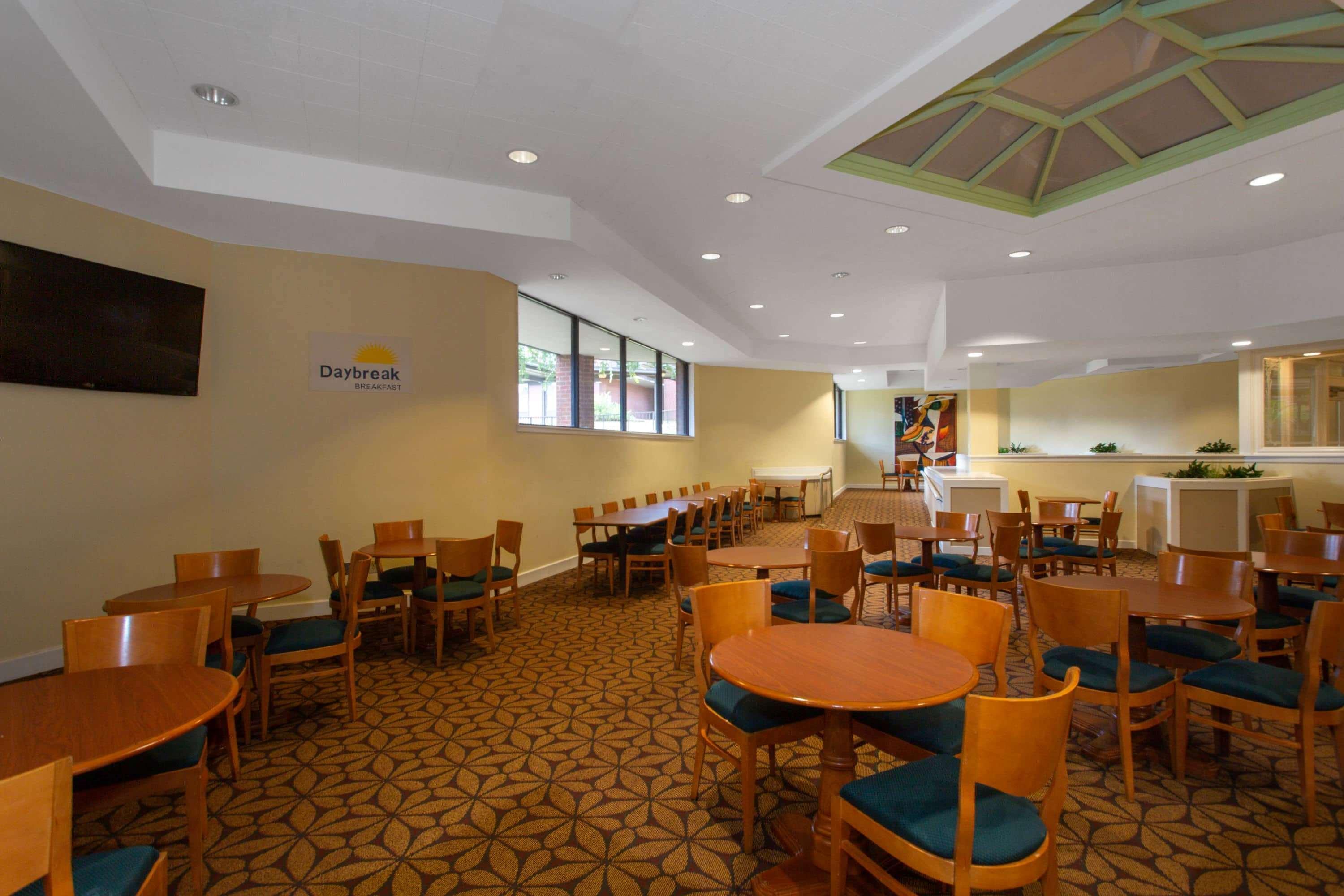 Days Inn & Suites By Wyndham Tallahassee Conf Center I-10 Экстерьер фото
