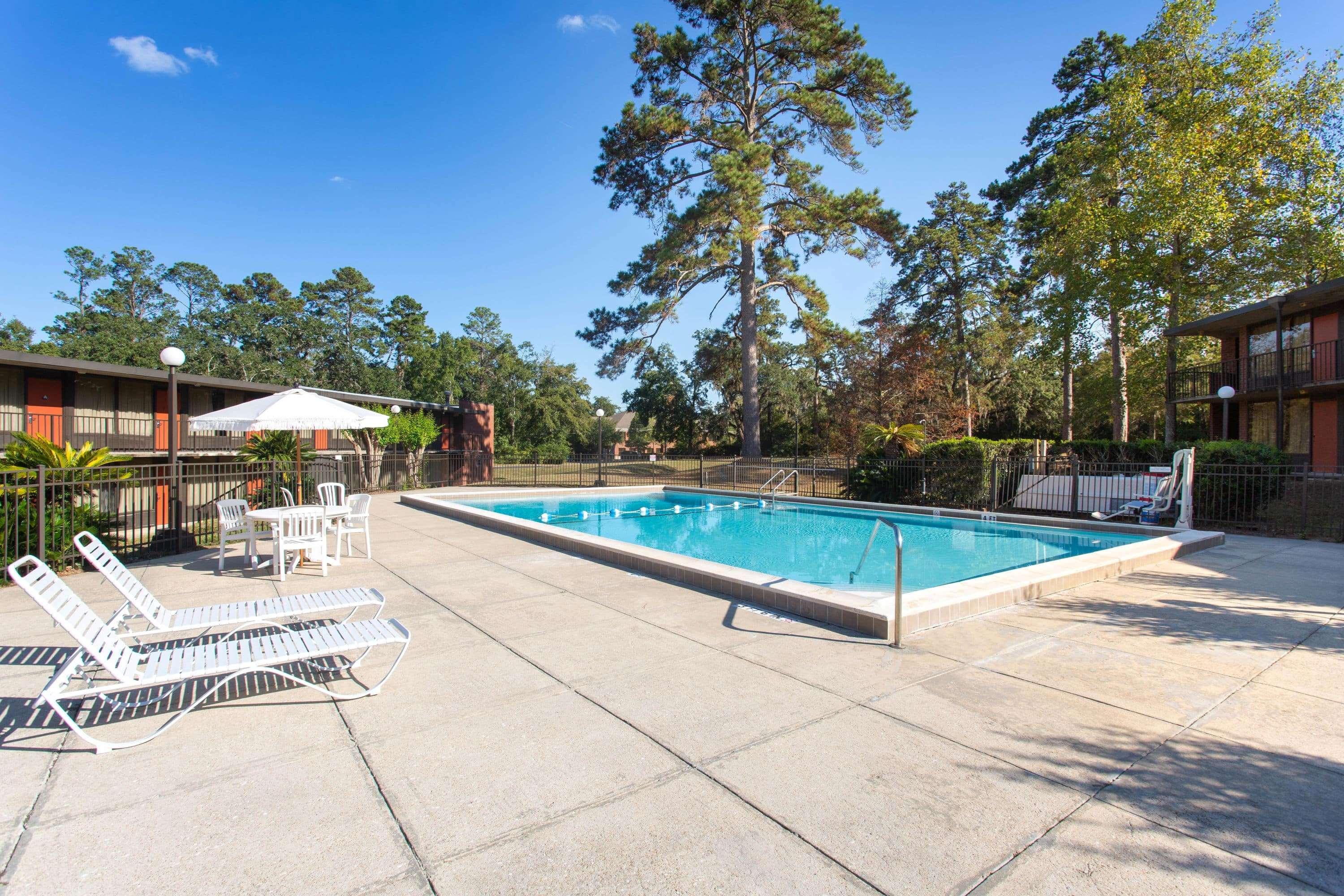 Days Inn & Suites By Wyndham Tallahassee Conf Center I-10 Экстерьер фото