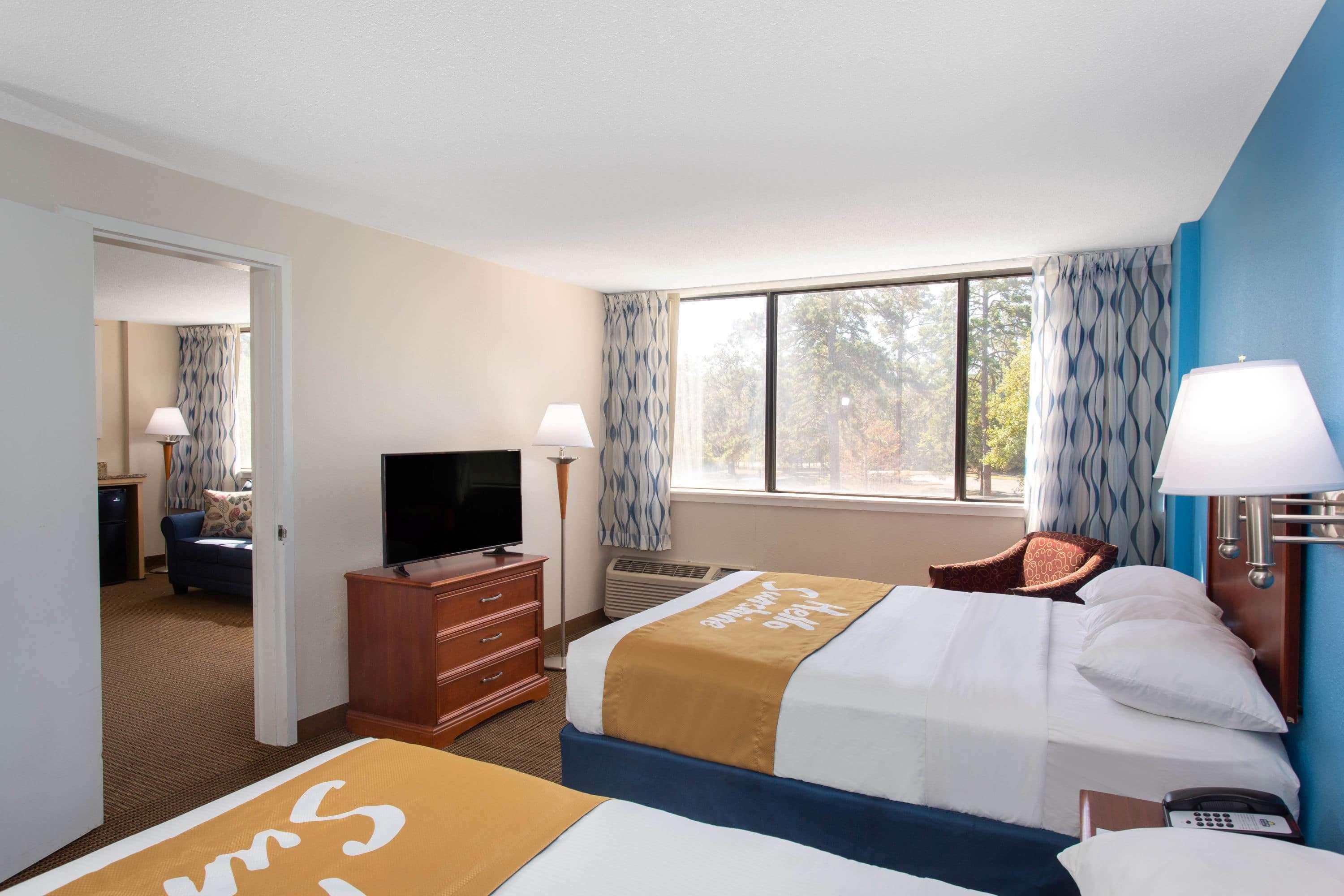 Days Inn & Suites By Wyndham Tallahassee Conf Center I-10 Экстерьер фото