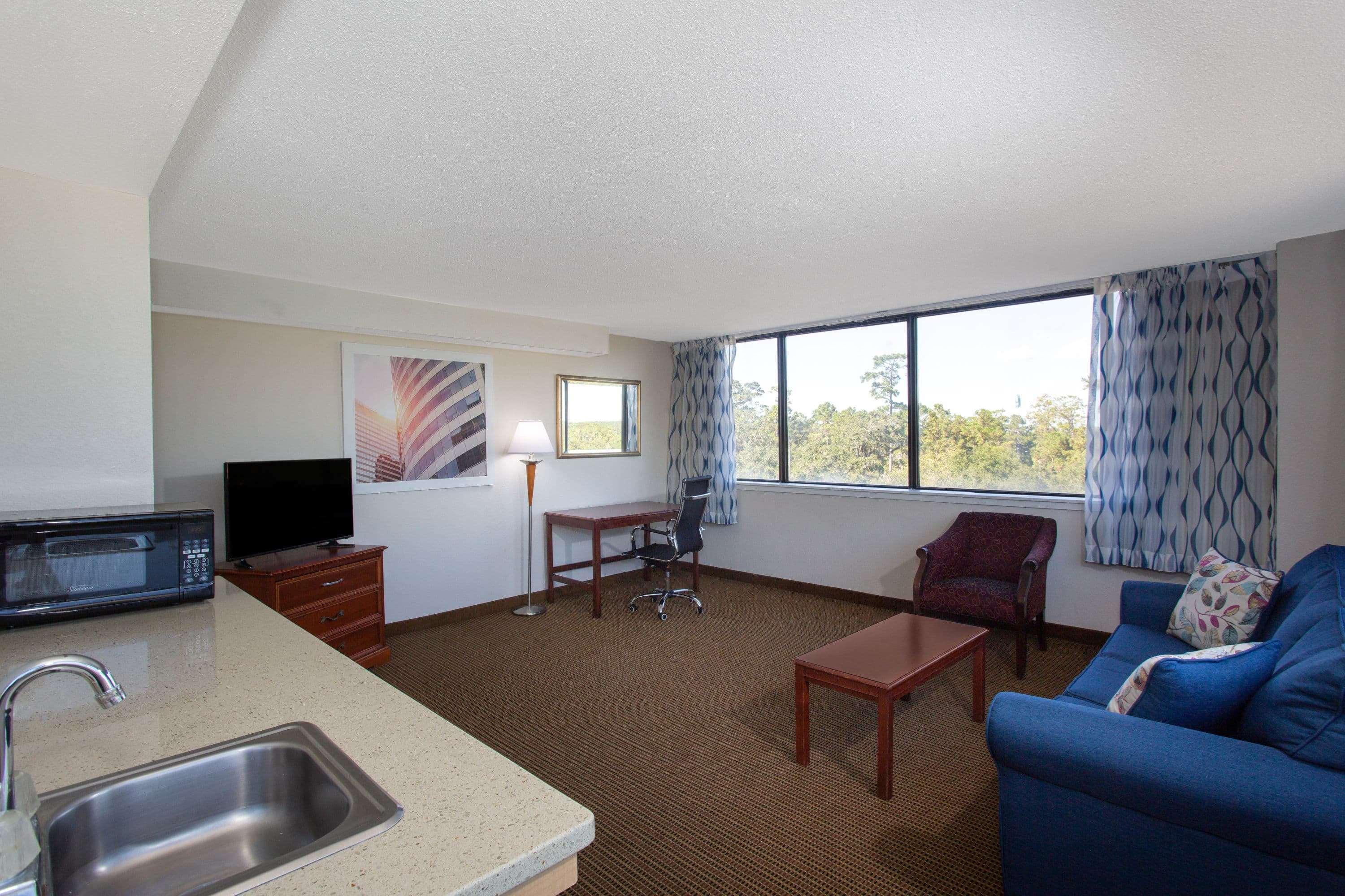 Days Inn & Suites By Wyndham Tallahassee Conf Center I-10 Экстерьер фото