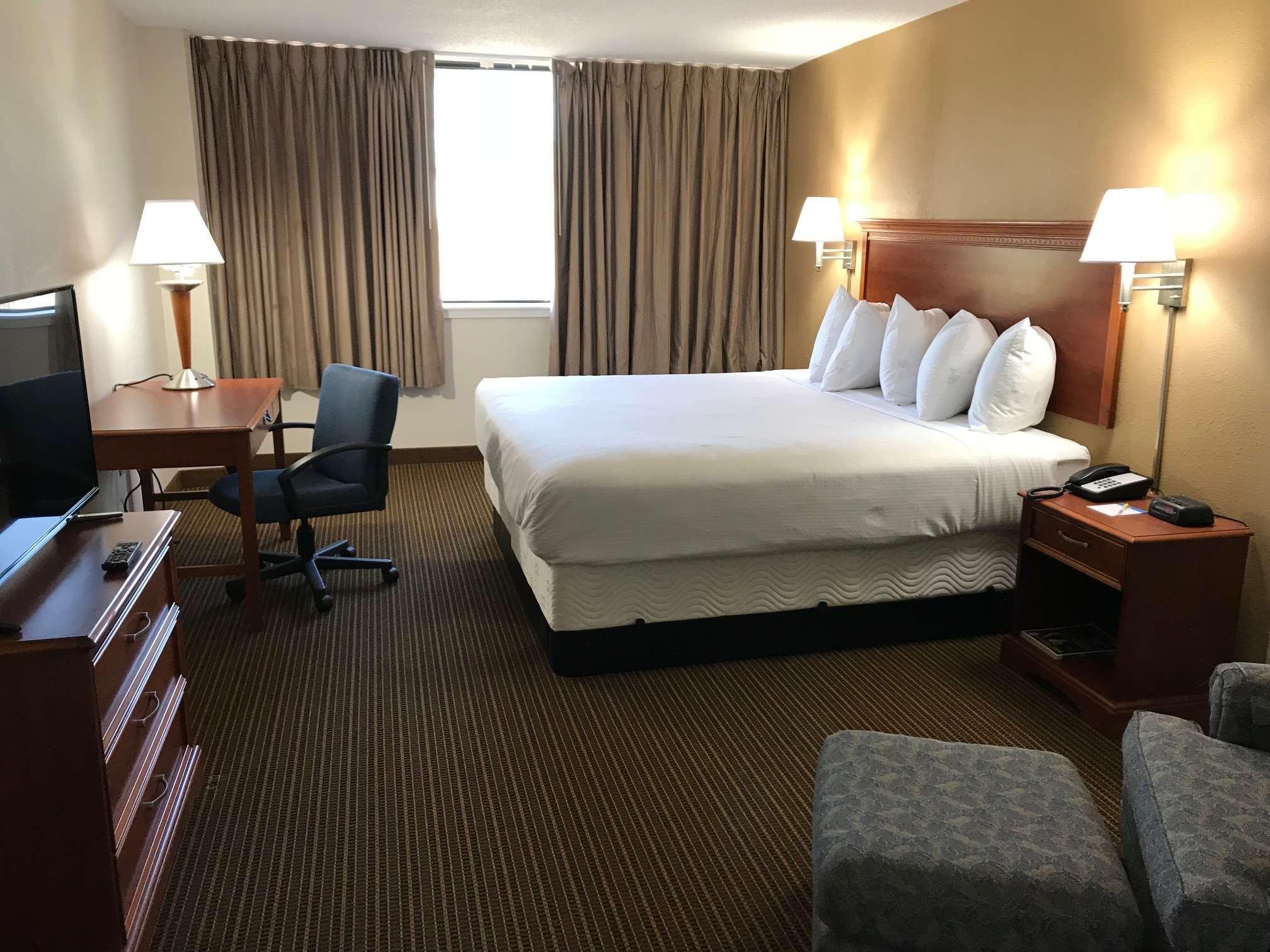 Days Inn & Suites By Wyndham Tallahassee Conf Center I-10 Экстерьер фото