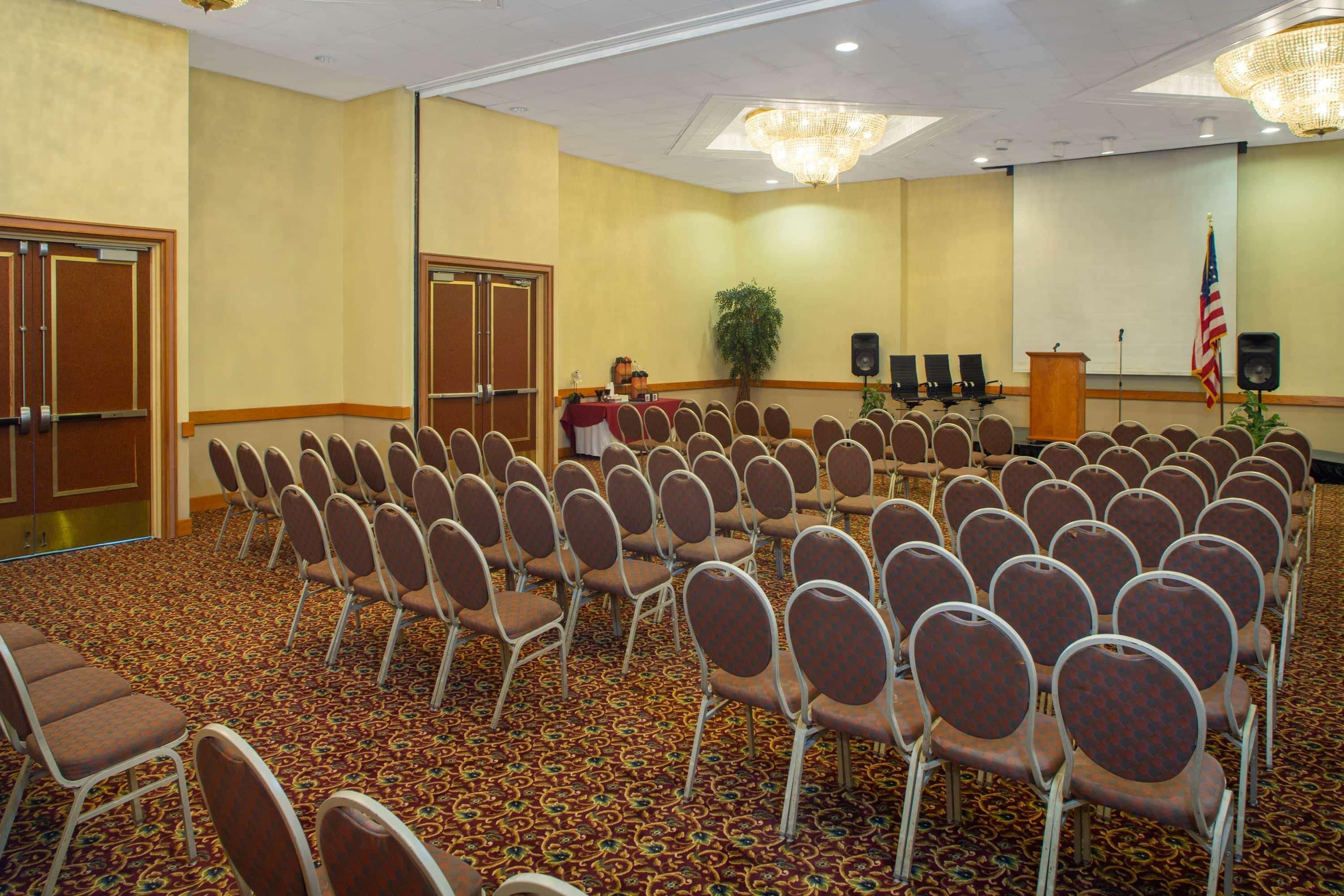 Days Inn & Suites By Wyndham Tallahassee Conf Center I-10 Экстерьер фото