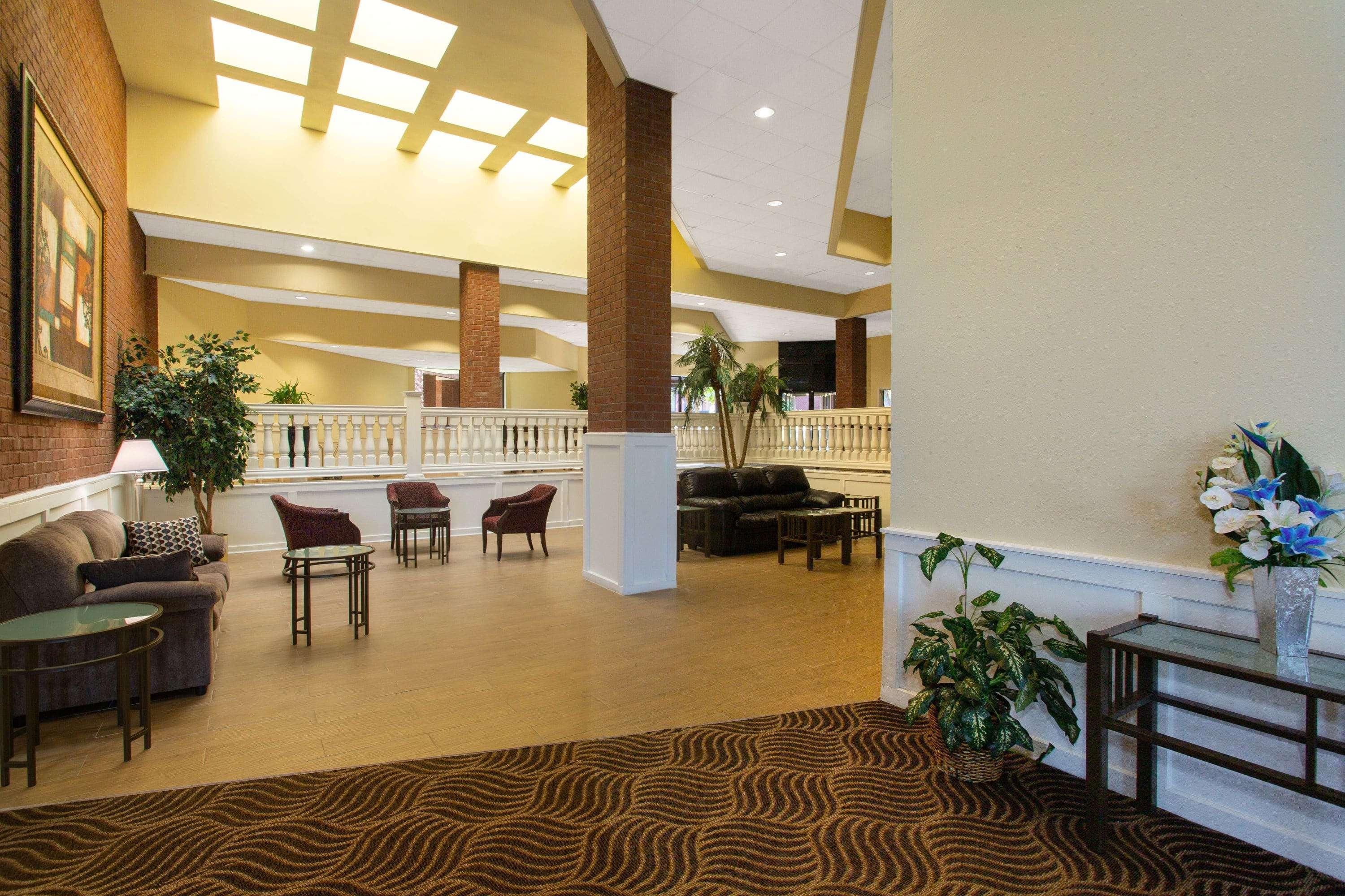 Days Inn & Suites By Wyndham Tallahassee Conf Center I-10 Экстерьер фото