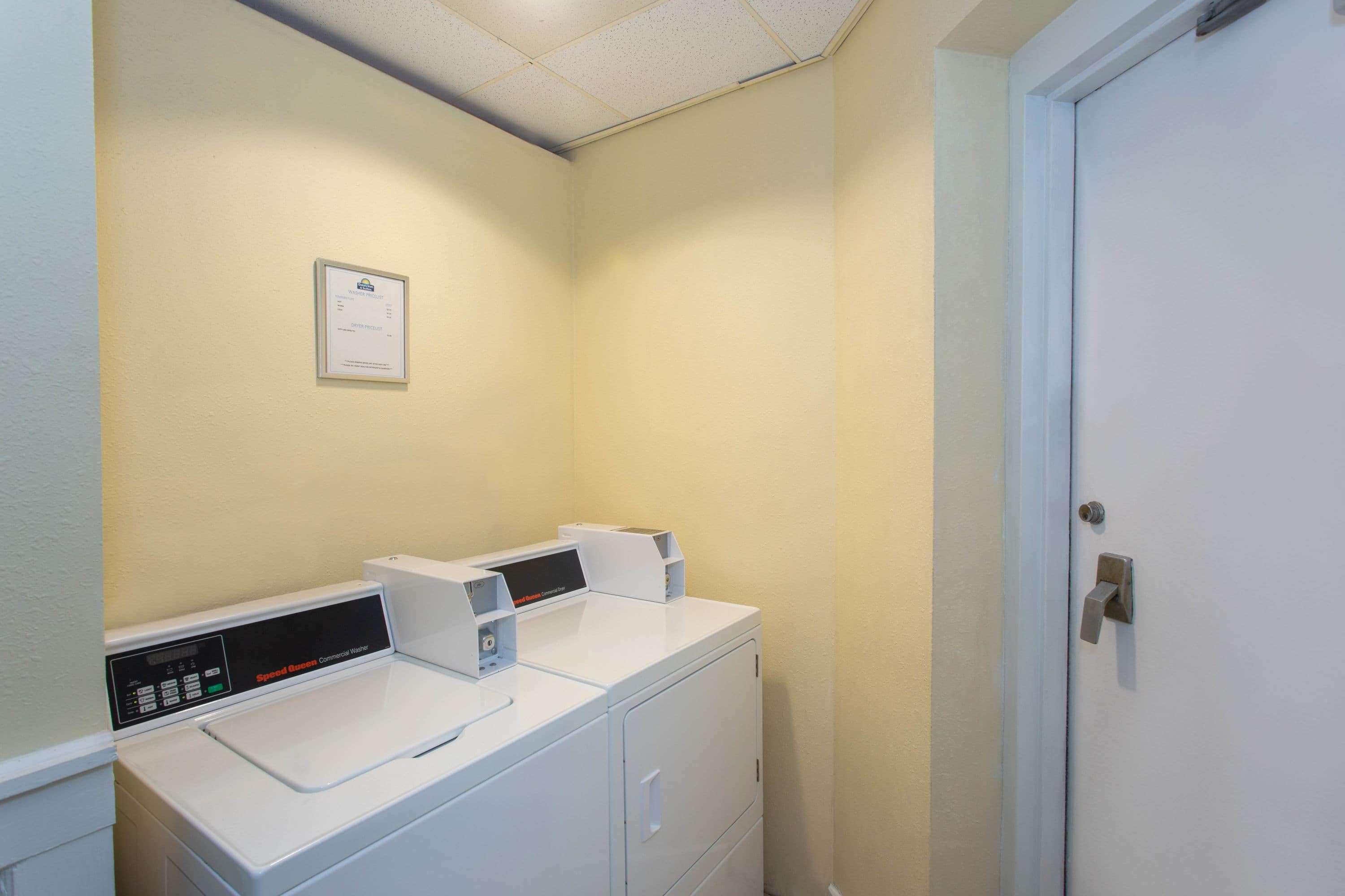 Days Inn & Suites By Wyndham Tallahassee Conf Center I-10 Экстерьер фото