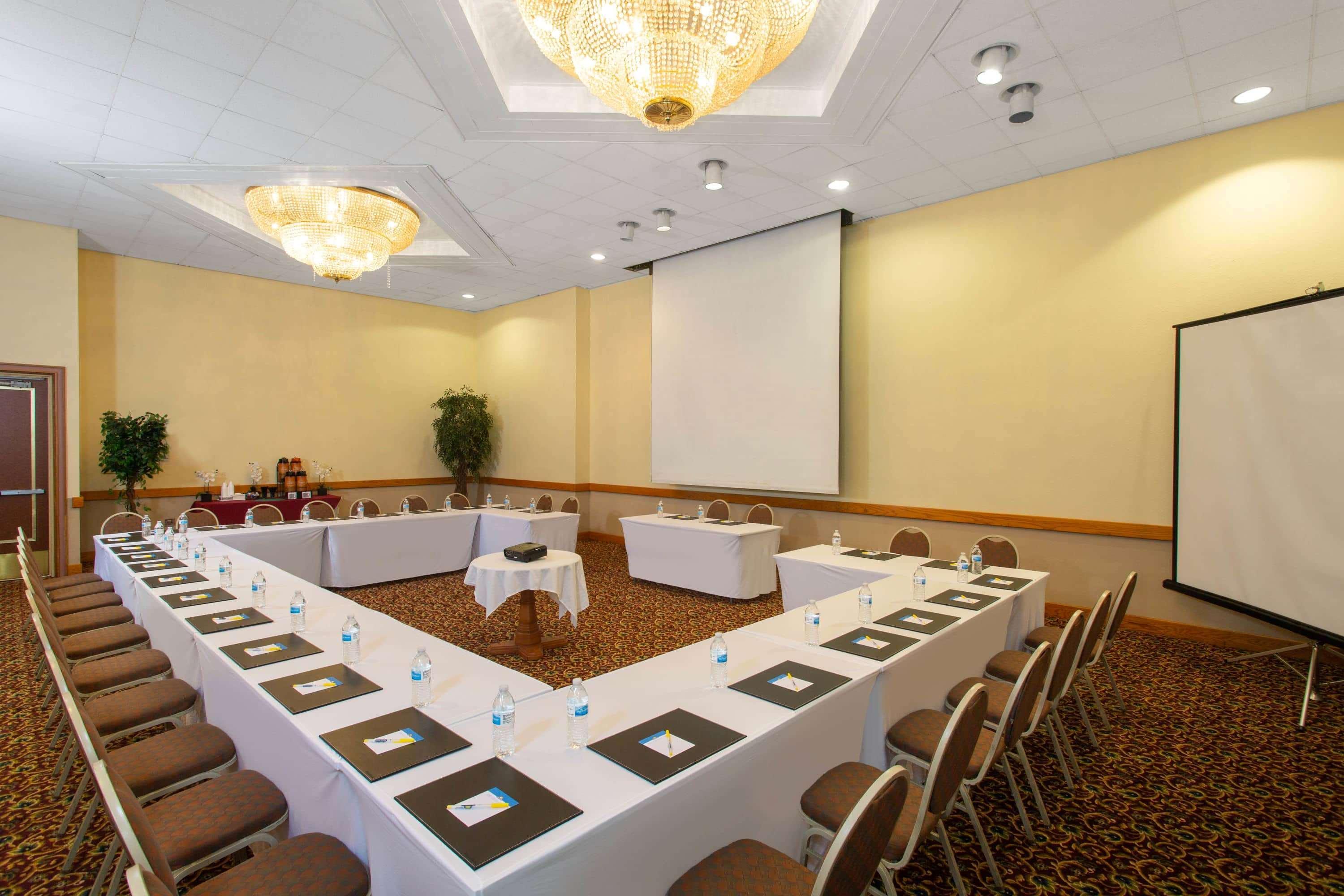Days Inn & Suites By Wyndham Tallahassee Conf Center I-10 Экстерьер фото
