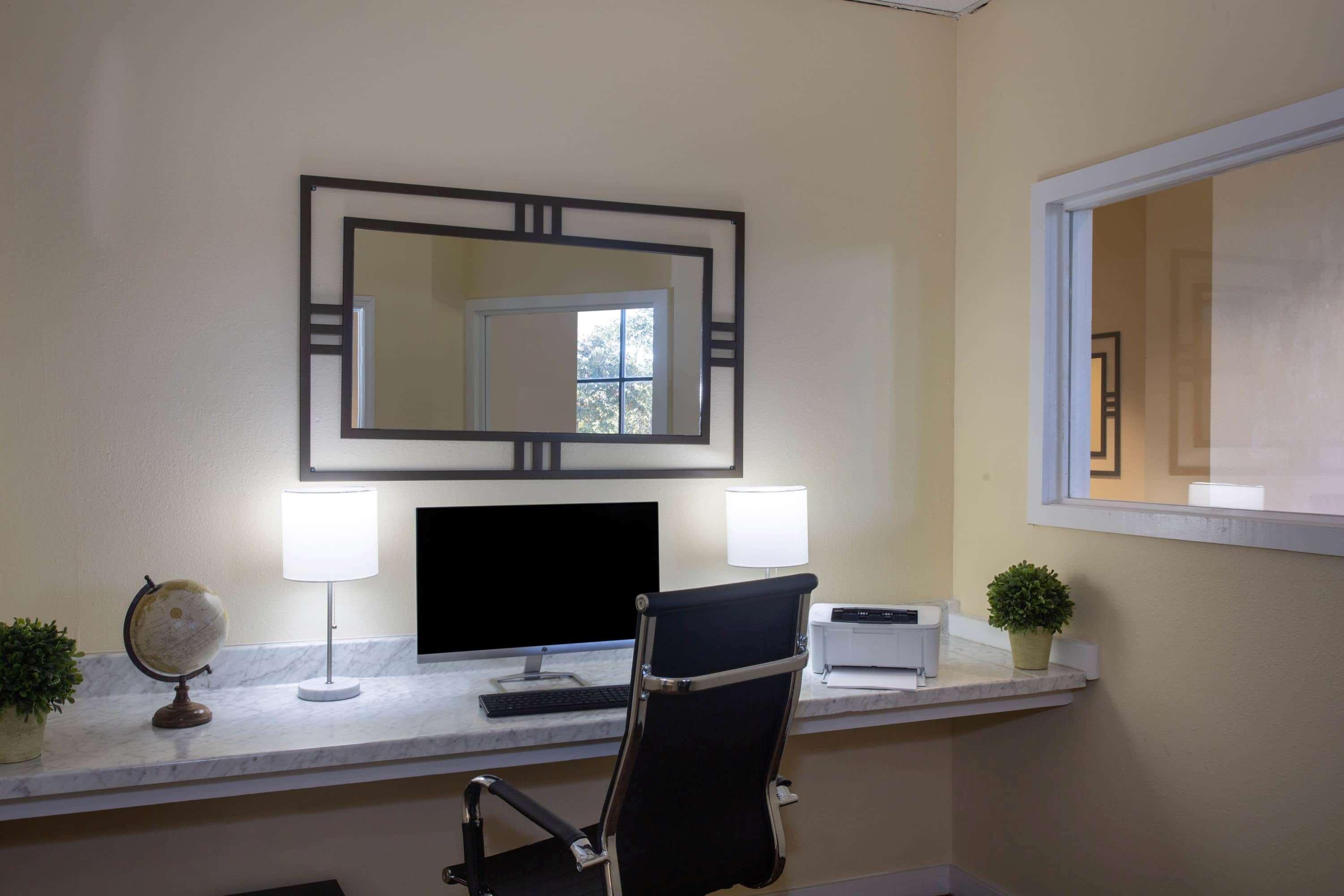 Days Inn & Suites By Wyndham Tallahassee Conf Center I-10 Экстерьер фото