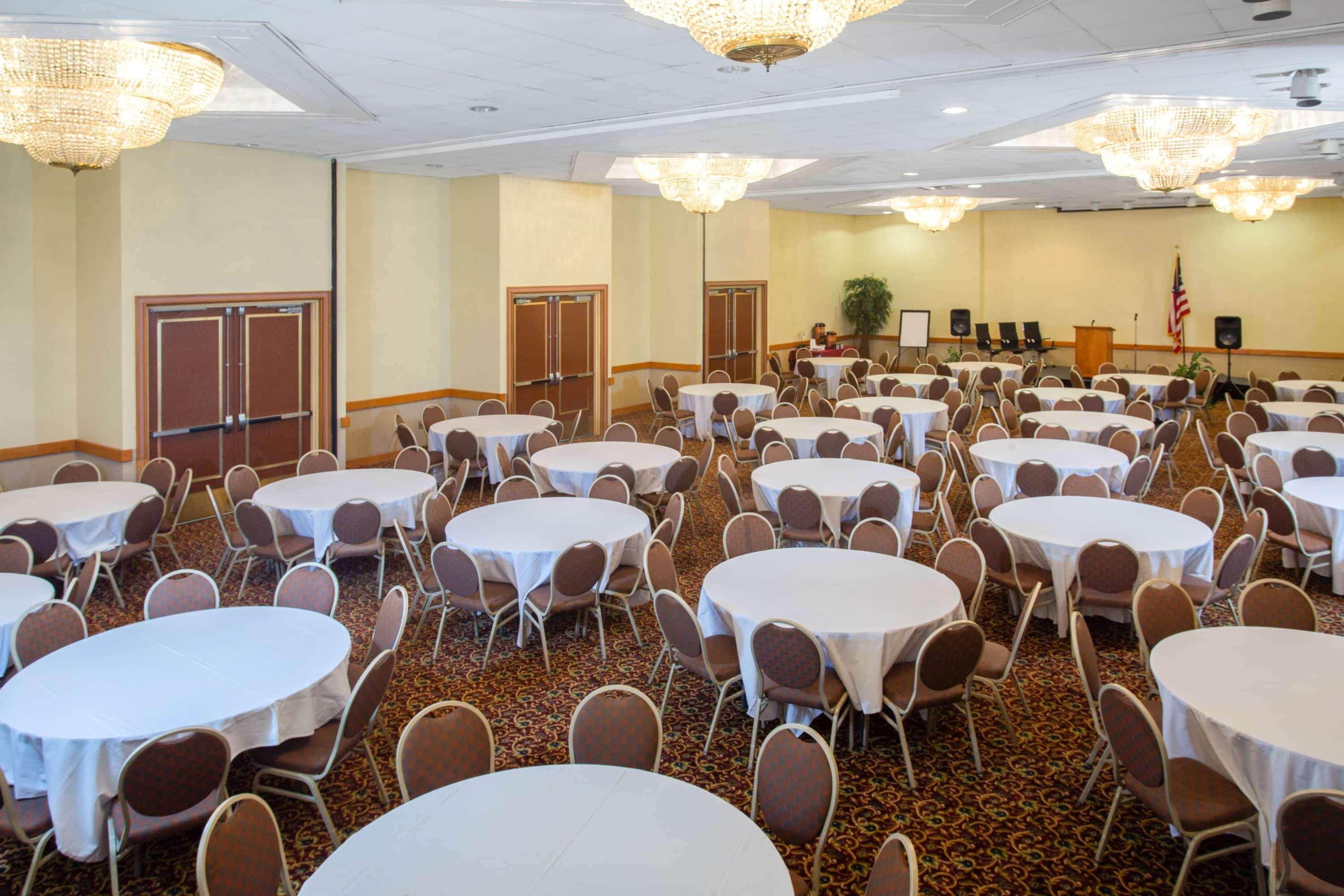 Days Inn & Suites By Wyndham Tallahassee Conf Center I-10 Экстерьер фото