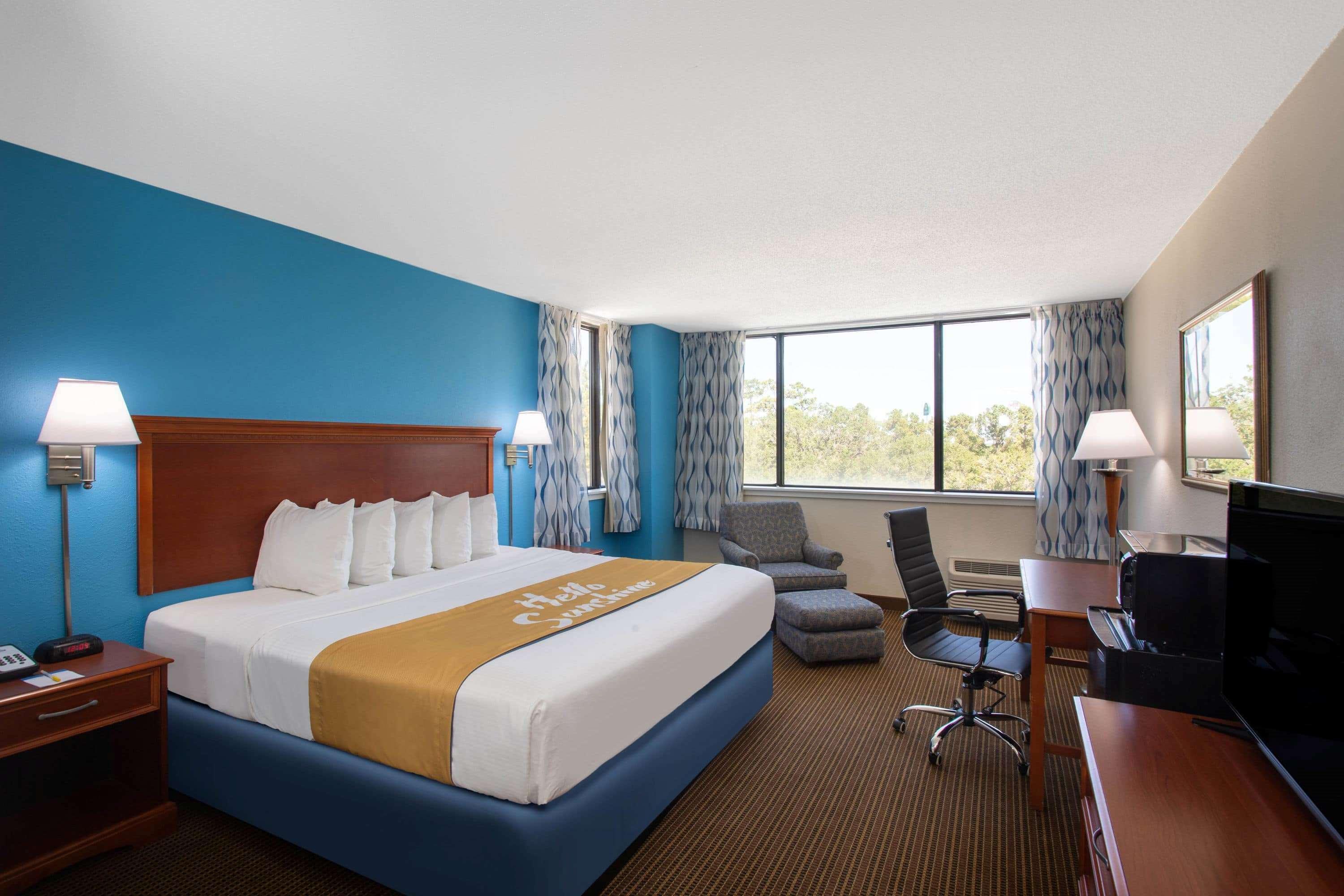Days Inn & Suites By Wyndham Tallahassee Conf Center I-10 Экстерьер фото