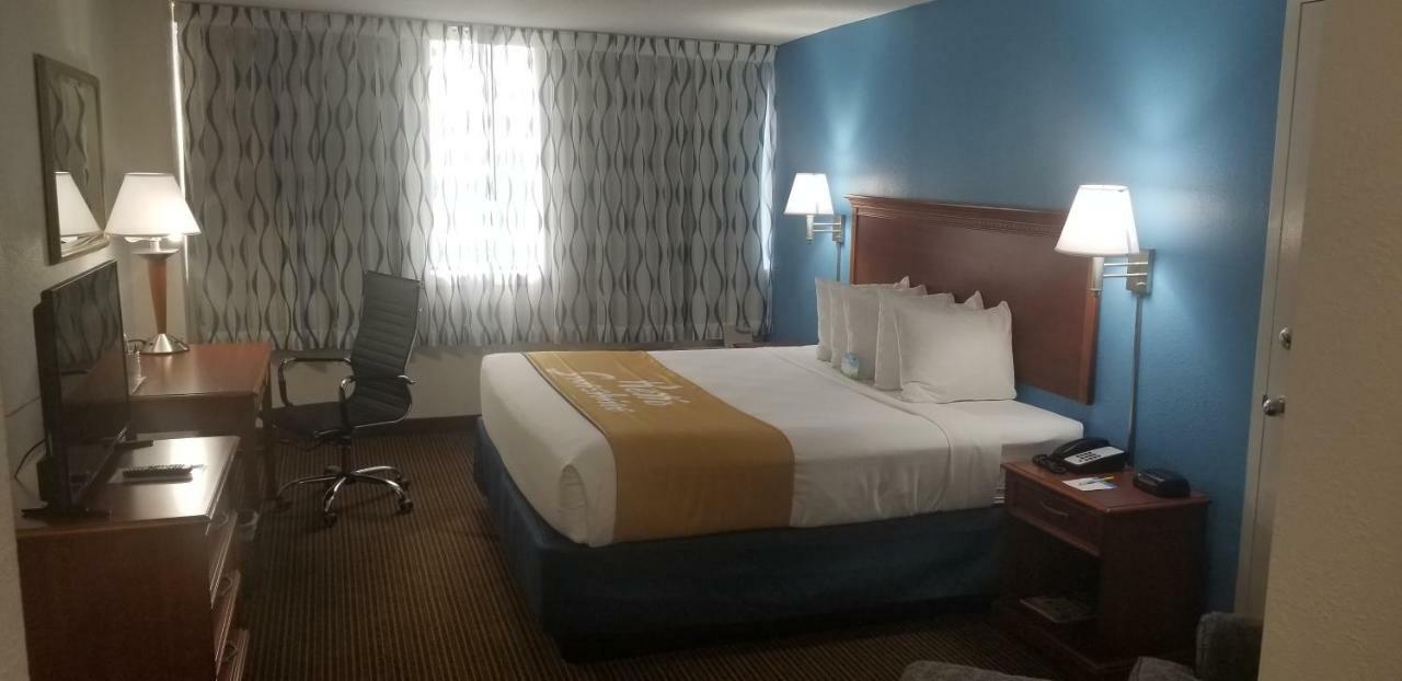 Days Inn & Suites By Wyndham Tallahassee Conf Center I-10 Экстерьер фото