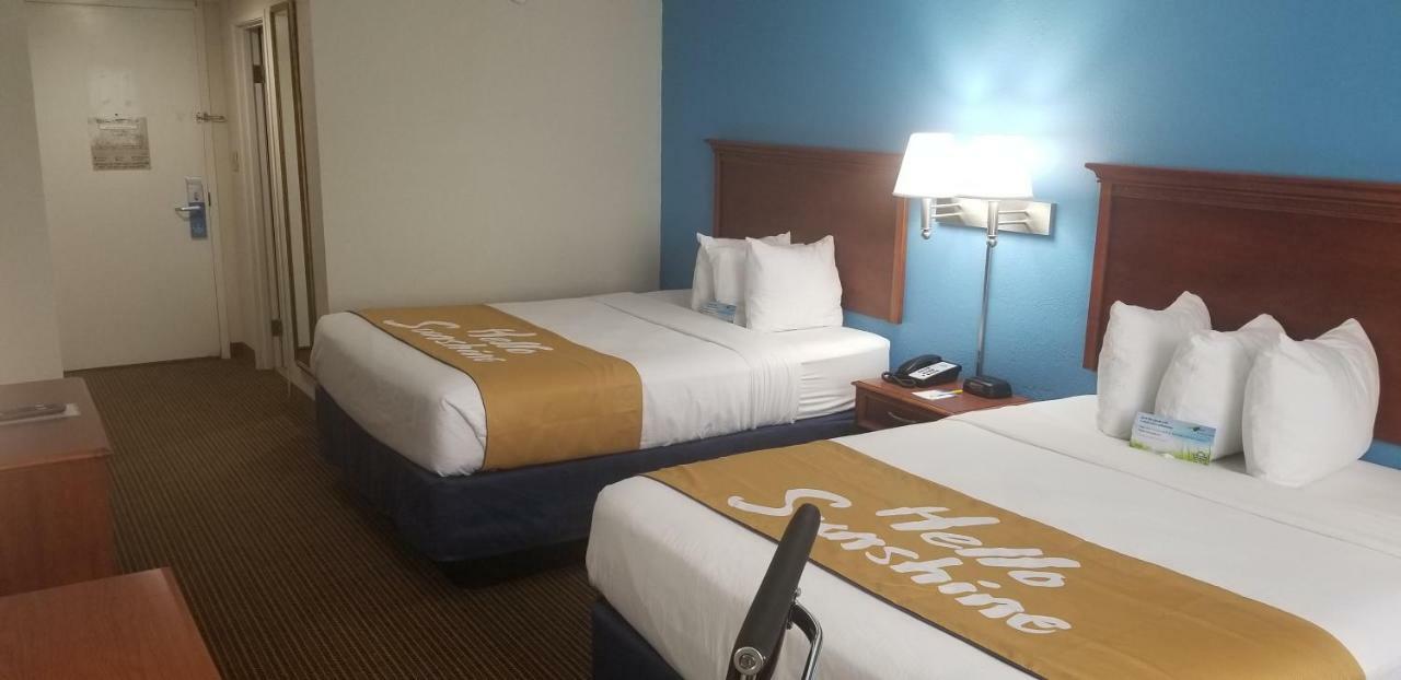 Days Inn & Suites By Wyndham Tallahassee Conf Center I-10 Экстерьер фото