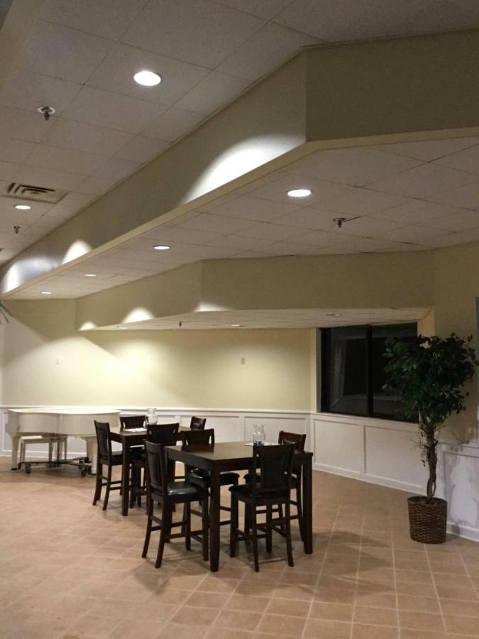 Days Inn & Suites By Wyndham Tallahassee Conf Center I-10 Экстерьер фото