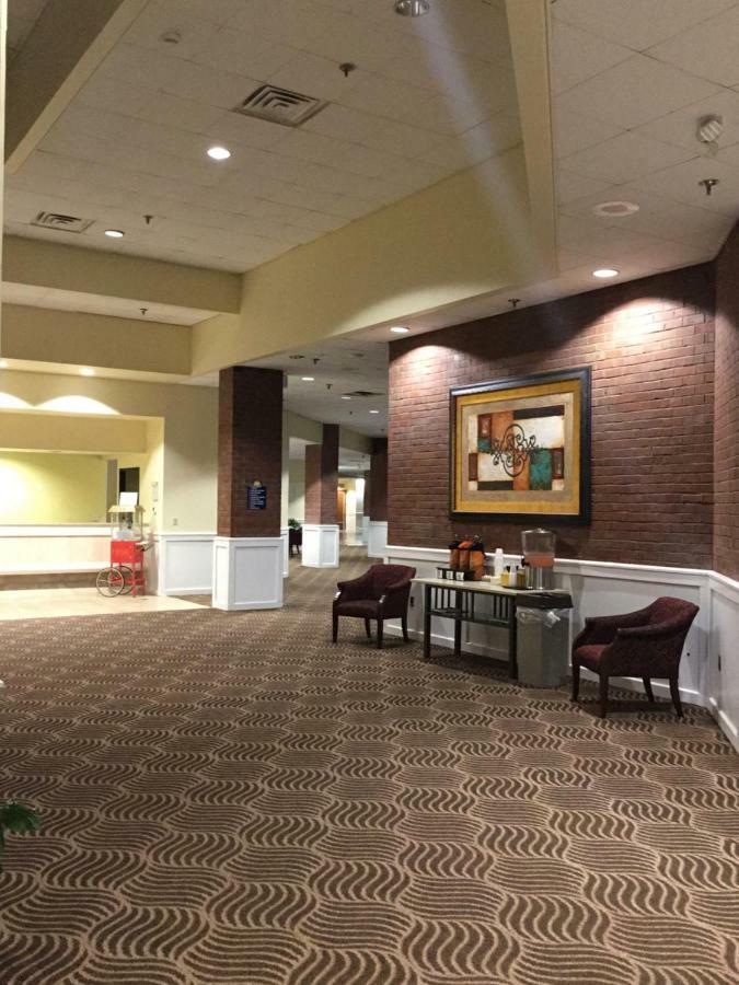 Days Inn & Suites By Wyndham Tallahassee Conf Center I-10 Экстерьер фото