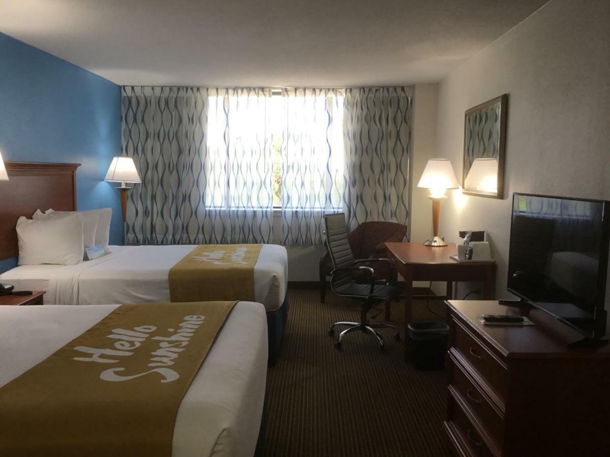 Days Inn & Suites By Wyndham Tallahassee Conf Center I-10 Экстерьер фото