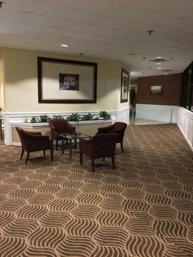 Days Inn & Suites By Wyndham Tallahassee Conf Center I-10 Экстерьер фото