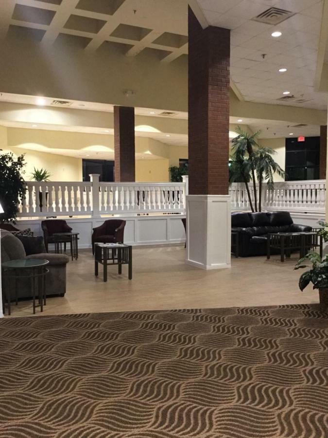 Days Inn & Suites By Wyndham Tallahassee Conf Center I-10 Экстерьер фото