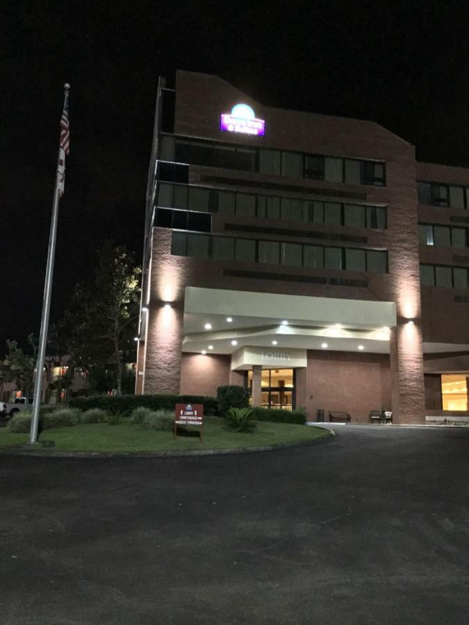 Days Inn & Suites By Wyndham Tallahassee Conf Center I-10 Экстерьер фото