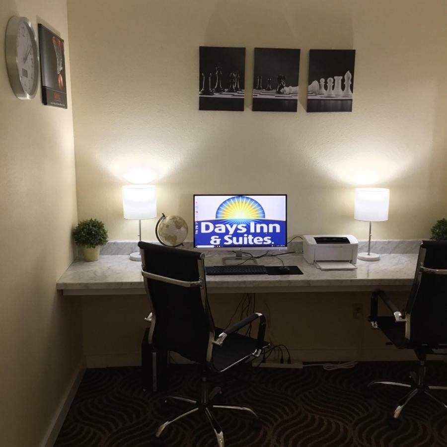 Days Inn & Suites By Wyndham Tallahassee Conf Center I-10 Экстерьер фото